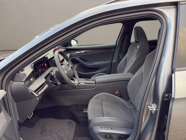 Skoda Superb SOFORT VERFÜGBAR! Combi Sportline Navi DCC Pano AHK eSitz