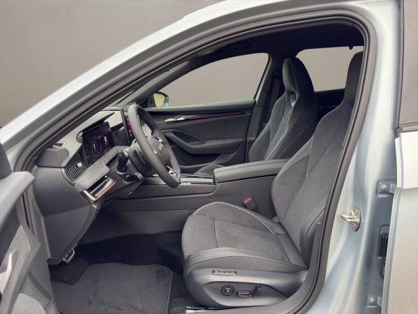 Skoda Superb SOFORT VERFÜGBAR! Combi Sportline Navi DCC ACC AHK eSitz