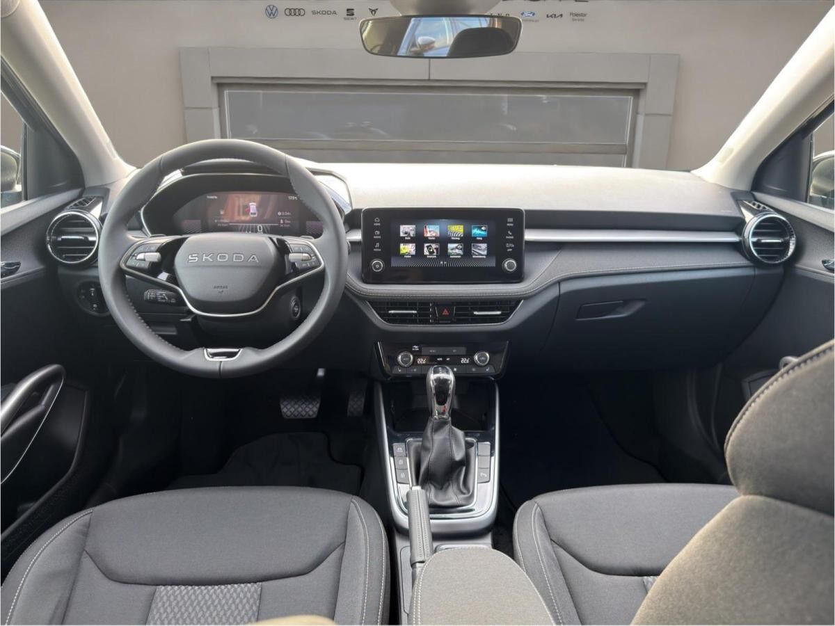 Skoda Fabia SOFORT VERFÜGBAR! 1.0 TSI Tour ACC AUTO Kamera Navi DynLicht