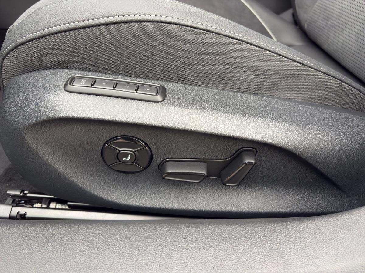 Skoda Superb SOFORT VERFÜGBAR! Combi Sportline Navi DCC ACC AHK eSitz