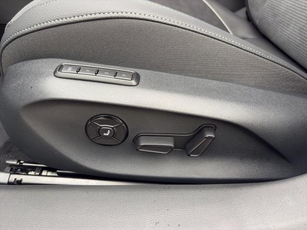 Skoda Superb SOFORT VERFÜGBAR! Combi Sportline Navi DCC ACC AHK eSitz