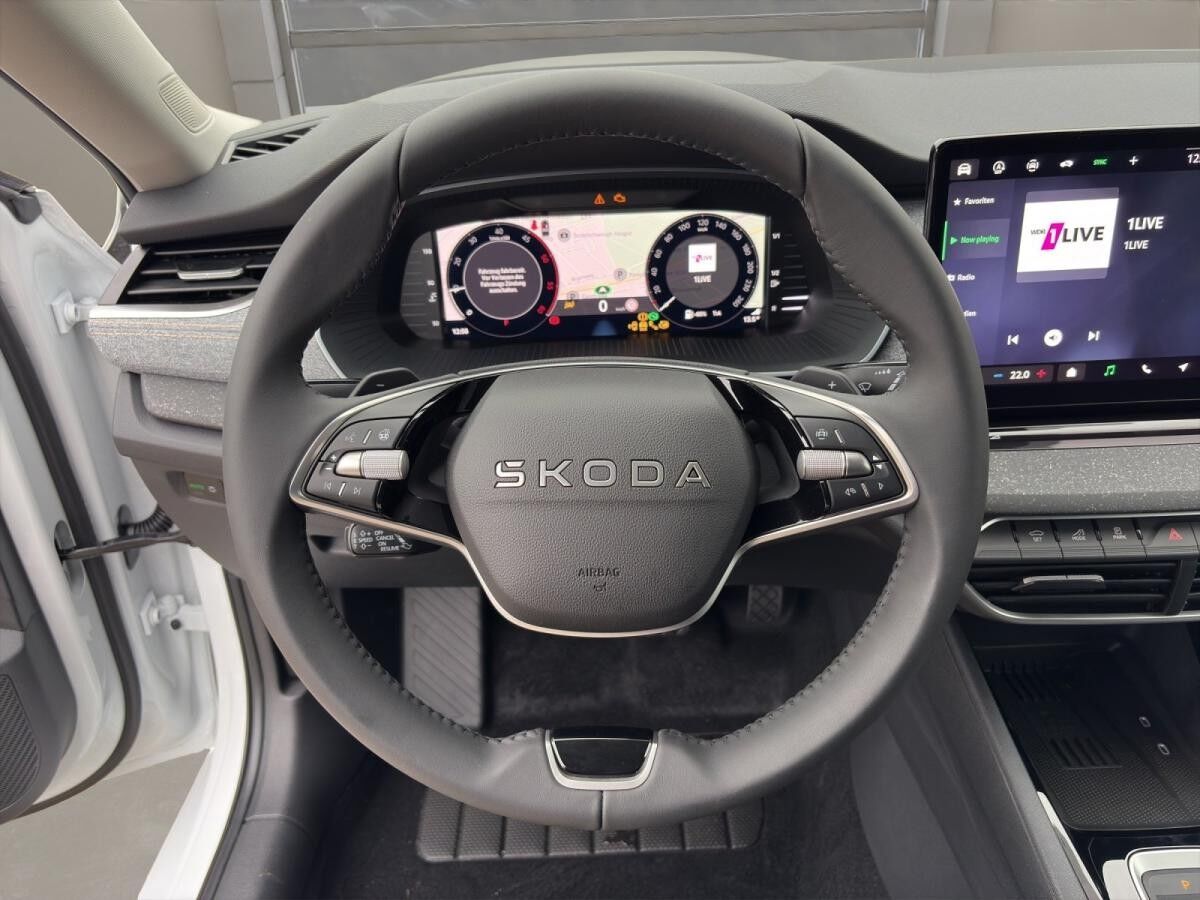 Skoda Octavia SOFORT VERFÜGBAR! Combi DSG ACC AHK AUTO Navi Matrix