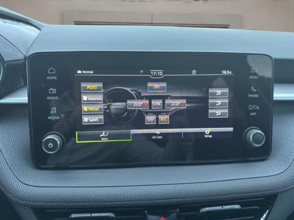 Skoda Fabia SOFORT VERFÜGBAR! 1.0 TSI Tour Kamera Navi DynLicht KeyLess