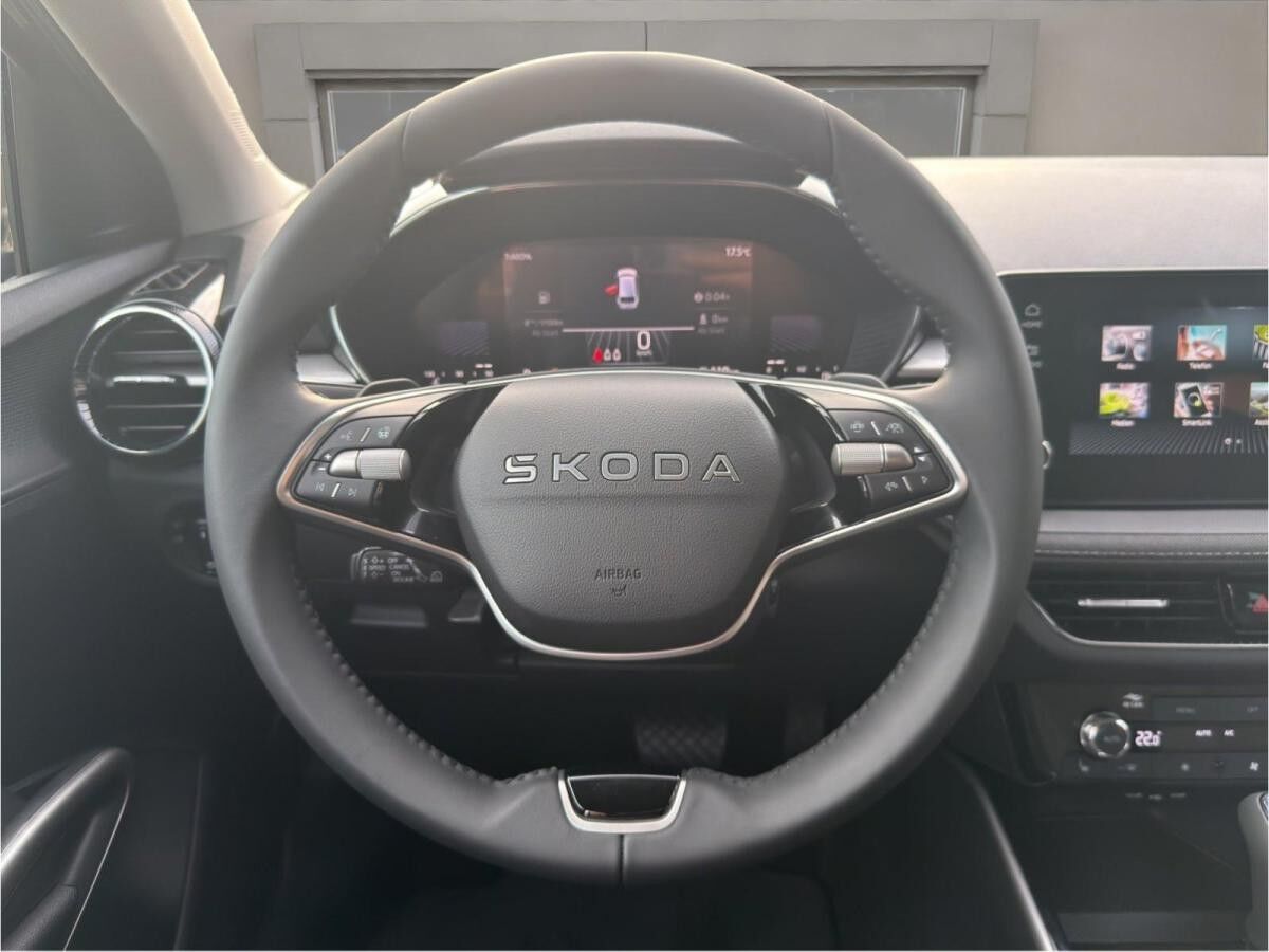 Skoda Fabia SOFORT VERFÜGBAR! 1.0 TSI Tour ACC AUTO Kamera Navi DynLicht