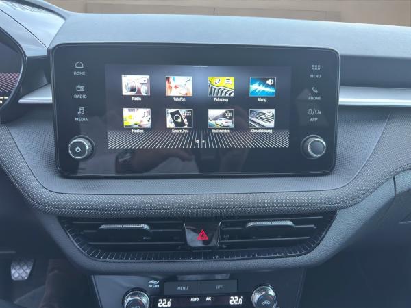 Skoda Fabia SOFORT VERFÜGBAR! 1.0 TSI Tour Kamera Navi DynLicht KeyLess