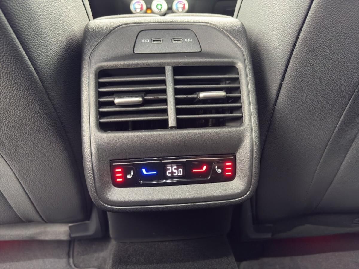 Skoda Superb SOFORT VERFÜGBAR! Combi Sportline Navi DCC ACC AHK eSitz