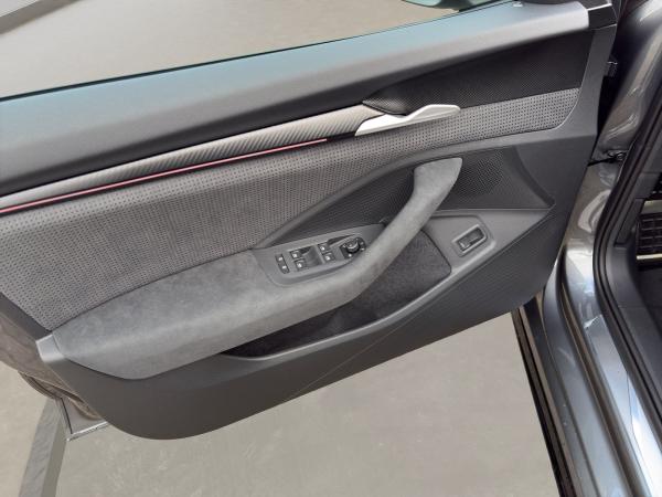 Skoda Superb SOFORT VERFÜGBAR! Combi Sportline Navi DCC Pano AHK eSitz