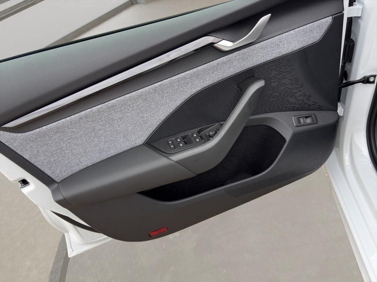 Skoda Octavia SOFORT VERFÜGBAR! Combi DSG ACC AHK AUTO Navi Matrix