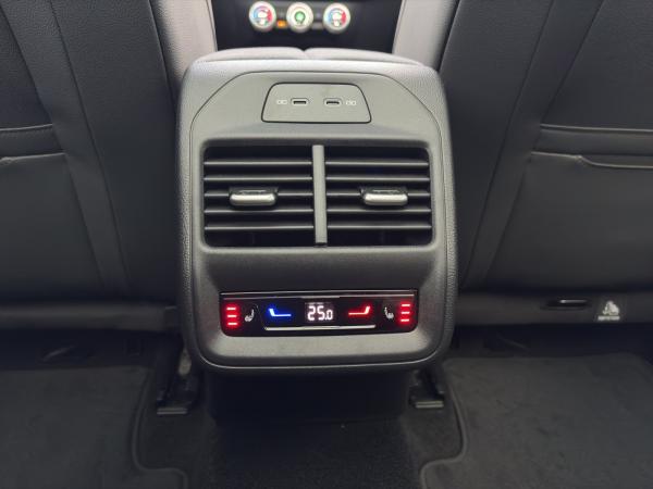 Skoda Superb SOFORT VERFÜGBAR! Combi Sportline Navi DCC Pano AHK eSitz