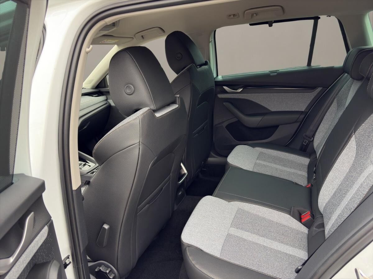 Skoda Octavia SOFORT VERFÜGBAR! Combi DSG ACC AHK AUTO Navi Matrix