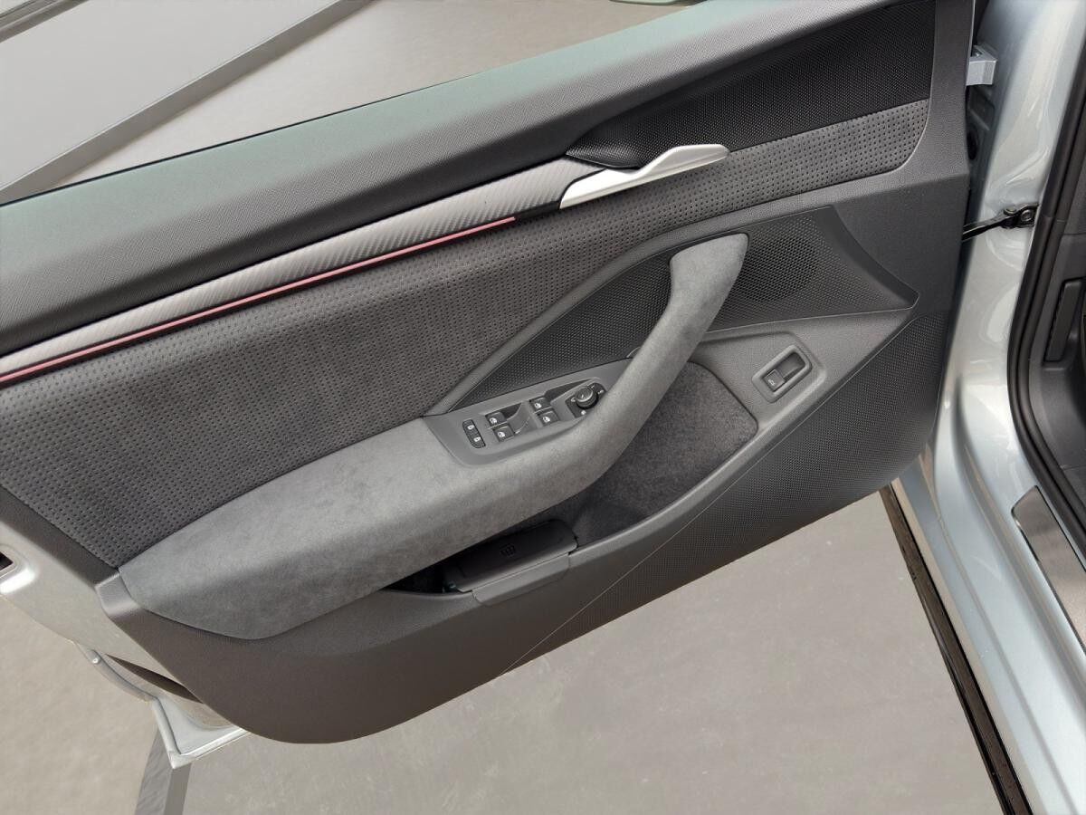 Skoda Superb SOFORT VERFÜGBAR! Combi Sportline Navi DCC ACC AHK eSitz