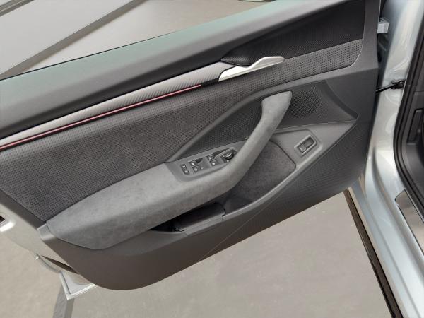 Skoda Superb SOFORT VERFÜGBAR! Combi Sportline Navi DCC ACC AHK eSitz