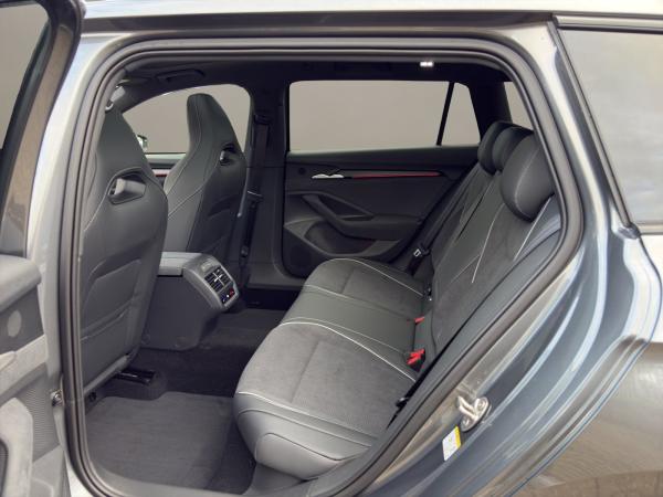 Skoda Superb SOFORT VERFÜGBAR! Combi Sportline Navi DCC Pano AHK eSitz