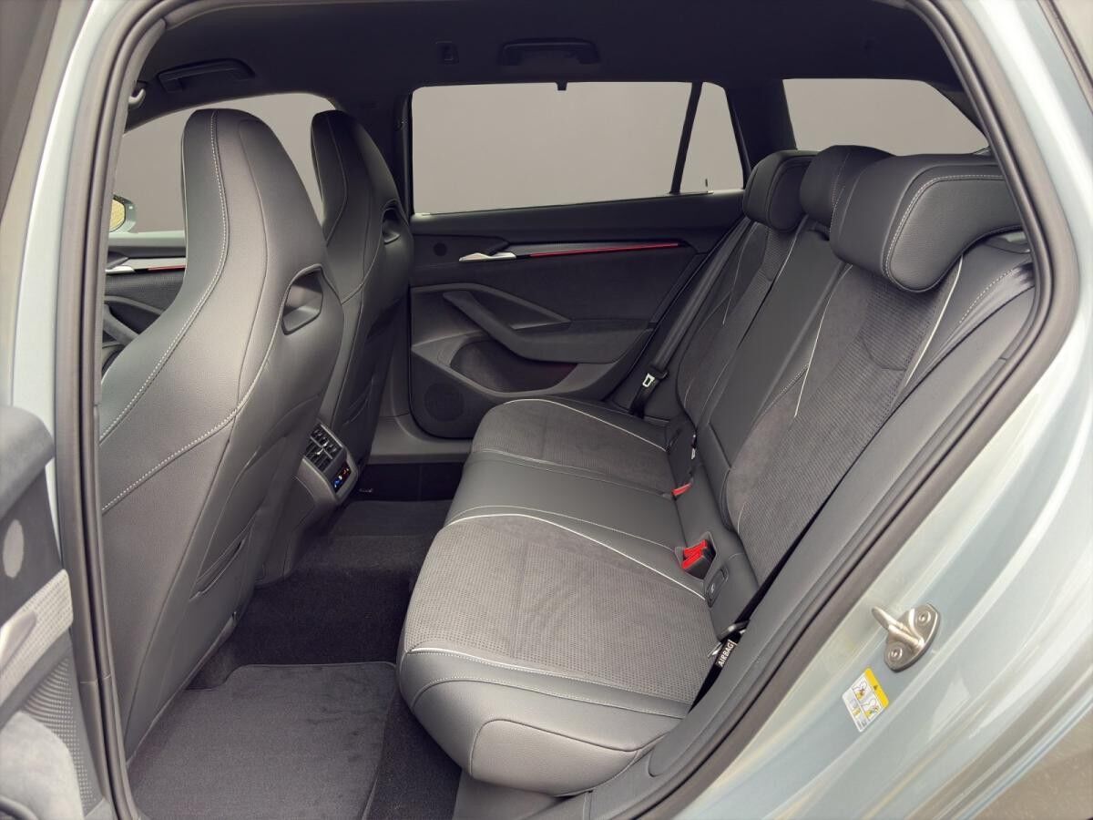 Skoda Superb SOFORT VERFÜGBAR! Combi Sportline Navi DCC ACC AHK eSitz