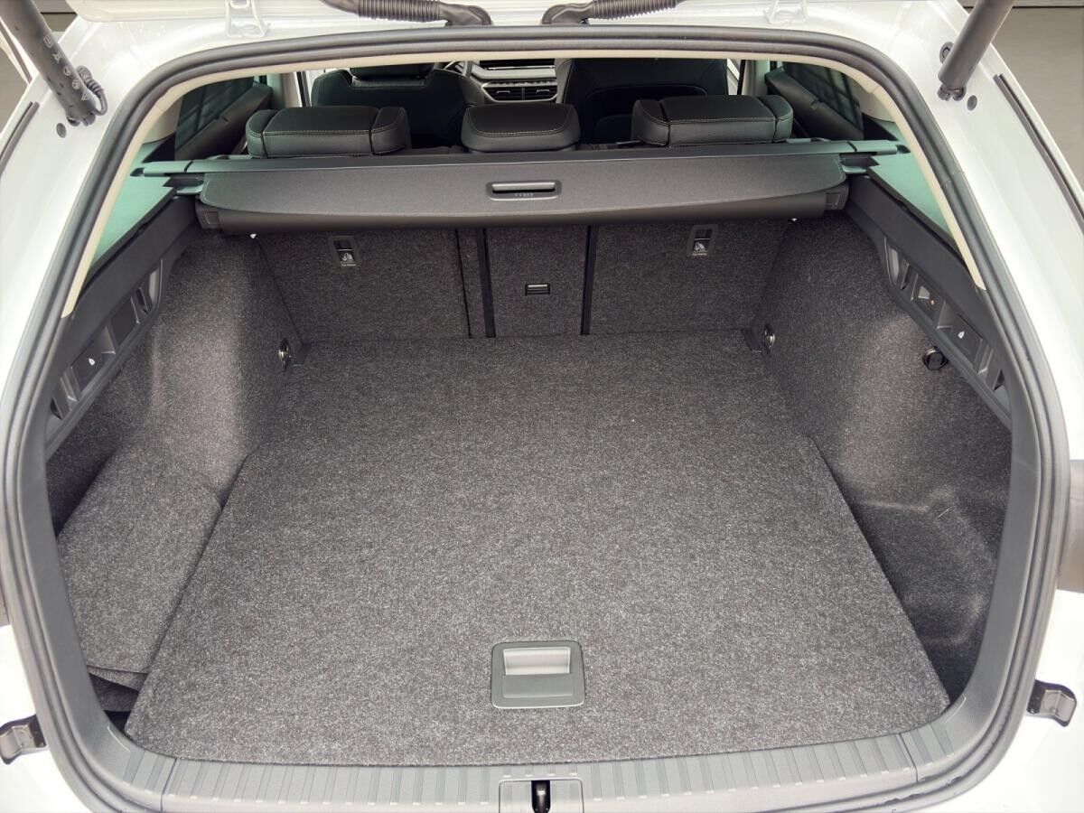 Skoda Octavia SOFORT VERFÜGBAR! Combi DSG ACC AHK AUTO Navi Matrix