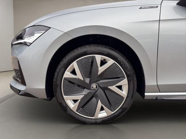 Skoda Superb SOFORT VERFÜGBAR! Combi Sportline Navi DCC ACC AHK eSitz