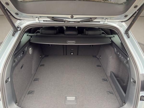 Skoda Superb SOFORT VERFÜGBAR! Combi Sportline Navi DCC ACC AHK eSitz