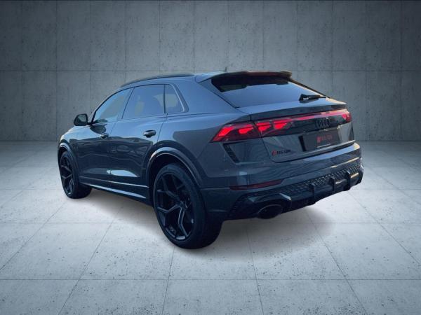 Audi RS Q8 SUV performance tiptr. Vmax305 Laser PANO