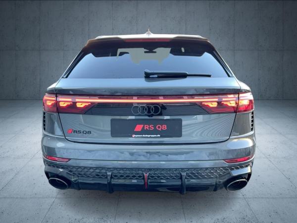 Audi RS Q8 SUV performance tiptr. Vmax305 Laser PANO
