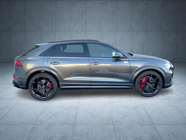Audi RS Q8 SUV performance tiptr. Vmax305 Laser PANO