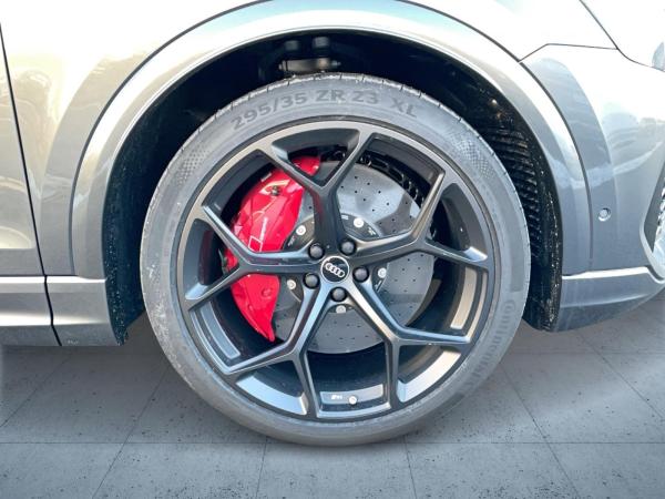 Audi RS Q8 SUV performance tiptr. Vmax305 Laser PANO