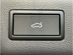 Volkswagen Multivan Life 2,0 l TSI DSG 360° Navi HUD Volkswagen Multivan Life 2,0 l TSI DSG 360° Navi HUD