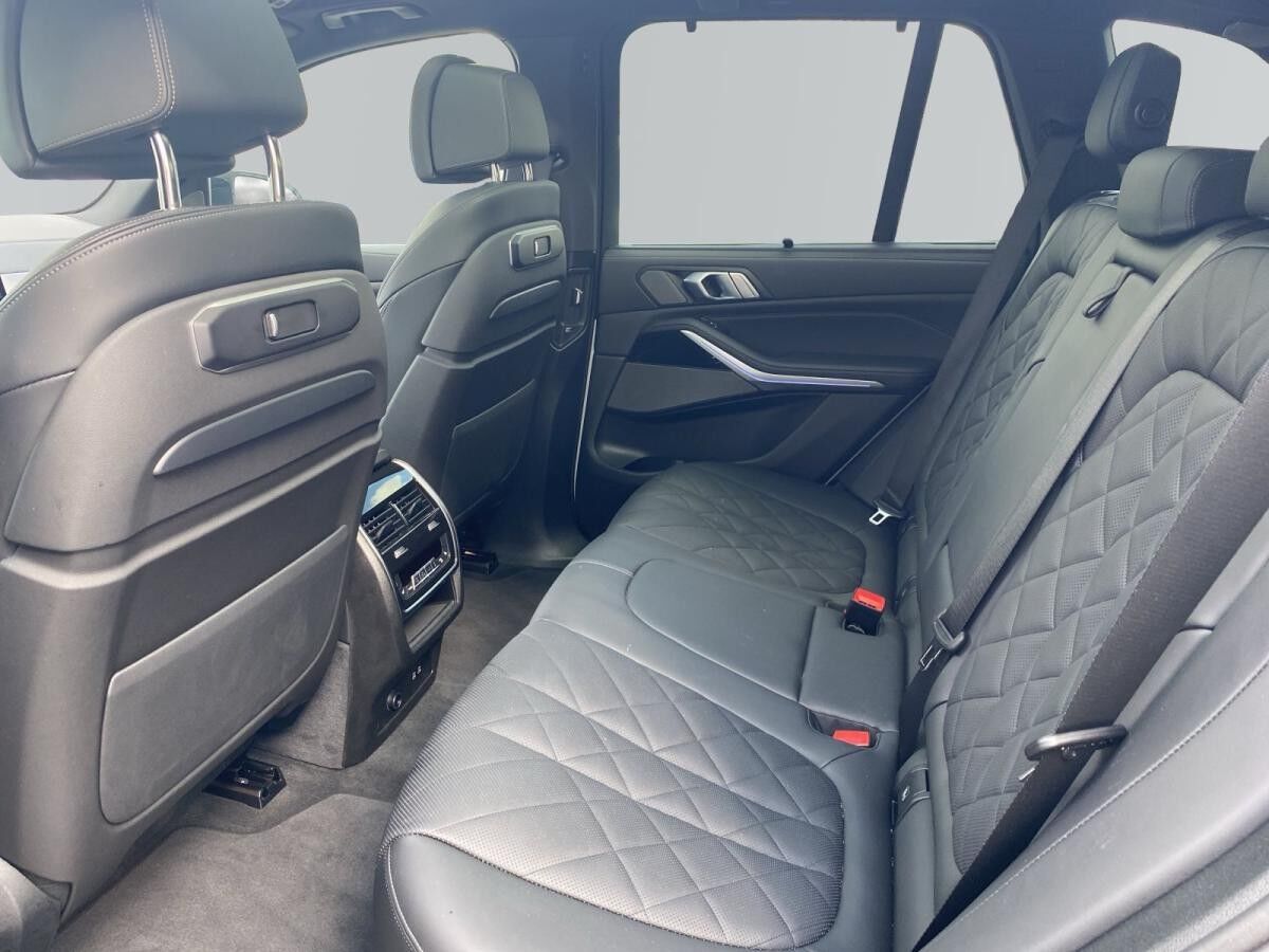 BMW X5 M60i xDrive 708? netto/mtl.*LC Prof.*HUD*H/K*DAB*AHK*Adapt.LED*SkyLounge*Adapt. M-Fahrw.*Driving+Par