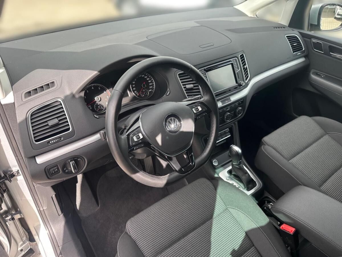 Volkswagen Sharan 1.4 TSI DSG *LED *ACC *STHZG *DYNAUDIO *NAVI *DCC * Volkswagen Sharan 1.4 TSI DSG *LED *ACC *STHZG *DYNAUDIO *NAVI *DCC *