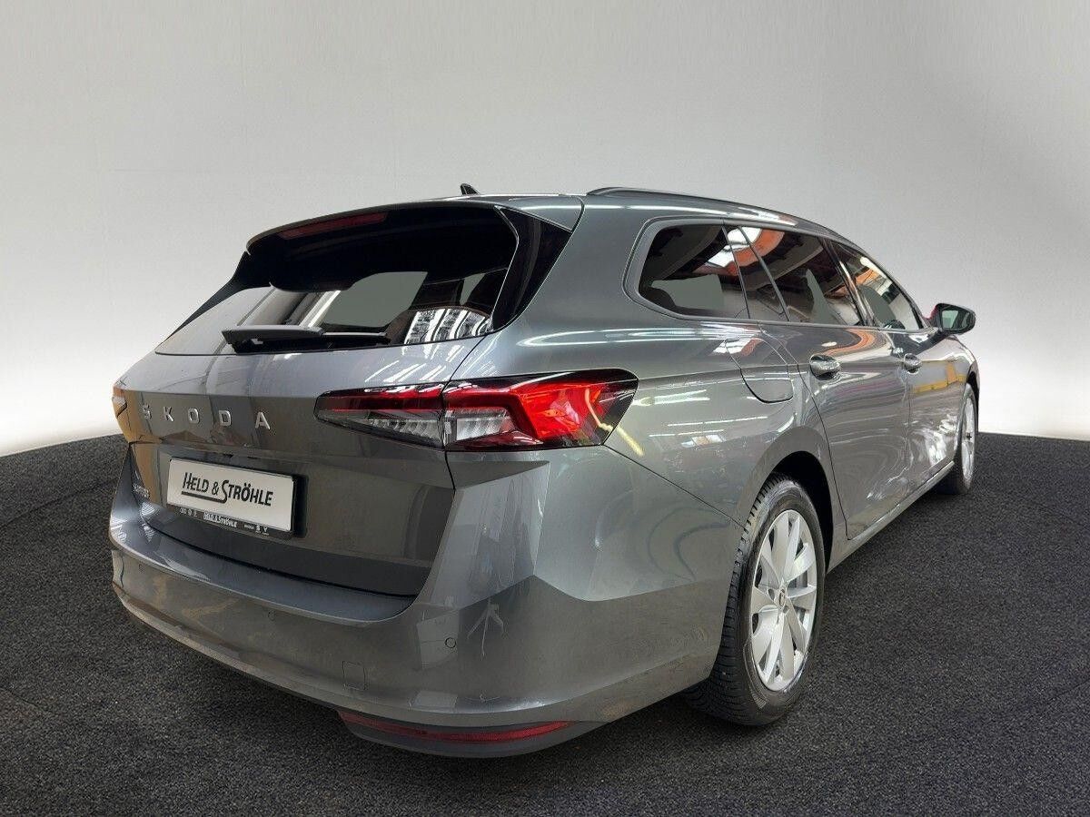 Skoda Superb Combi Selection 1.5 TSI DSG AHK LED NAV