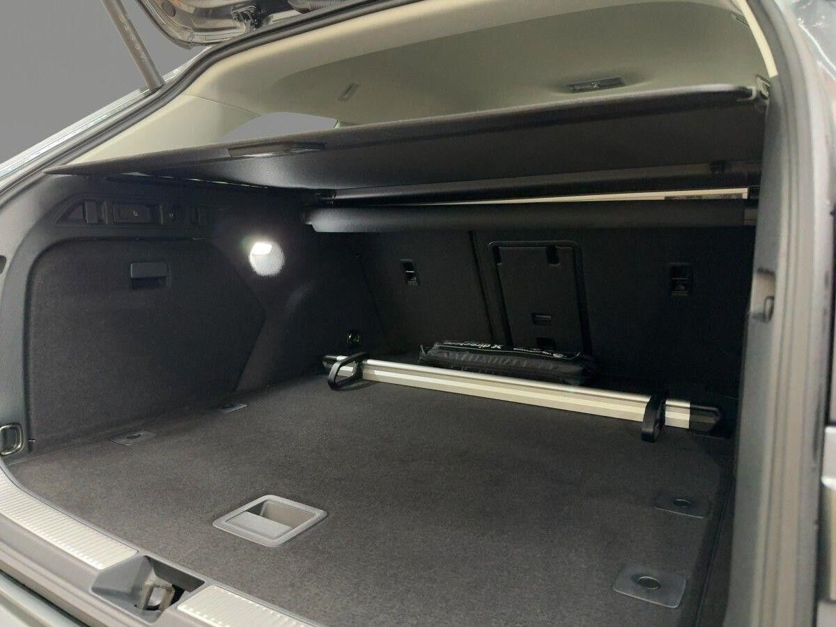 Skoda Superb Combi Selection 1.5 TSI DSG AHK LED NAV