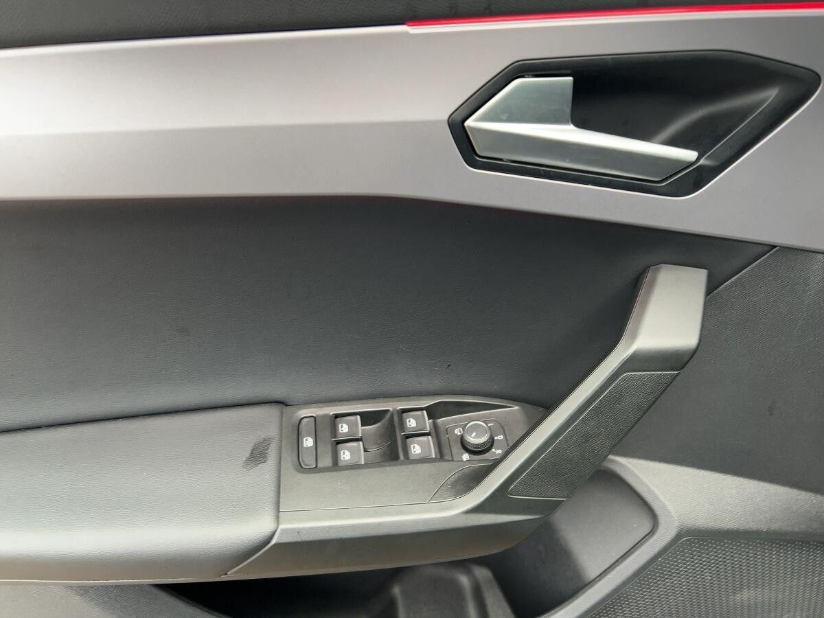 Seat Leon Sportstourer 1.5 eTSI FR DSG Navi Kamera Link