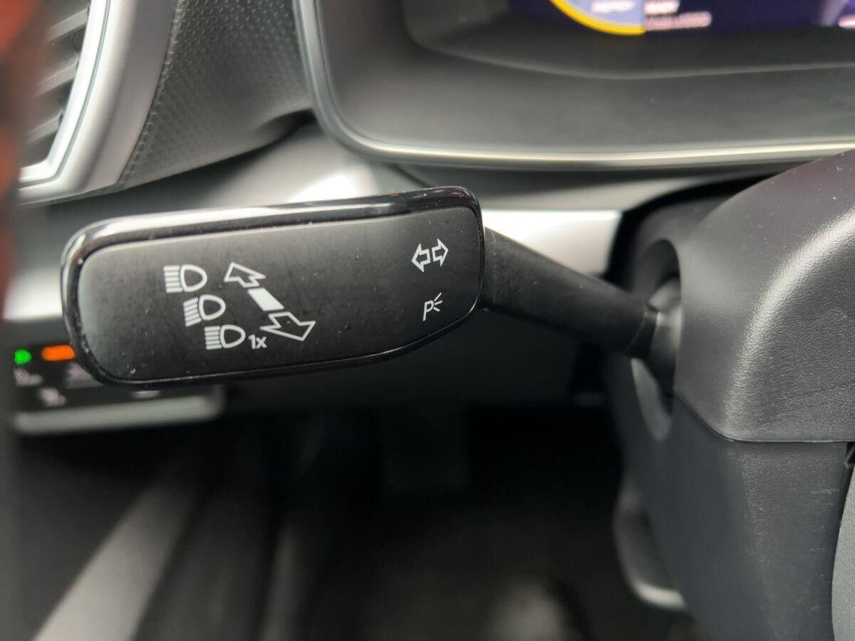 Seat Leon Sportstourer 1.5 eTSI FR DSG Navi Kamera Link