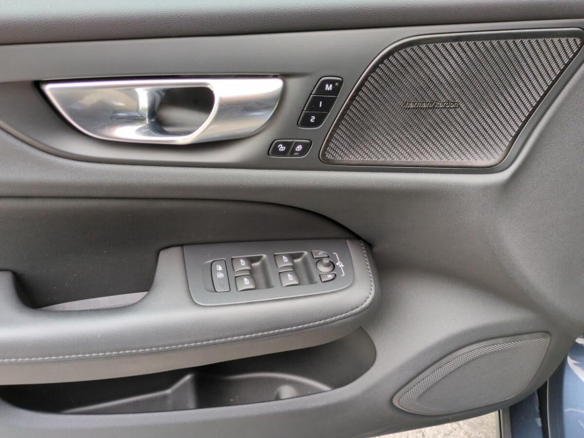 Volvo V60 T6 Recharge Plus Dark Plug-In Hybrid AWD Navi