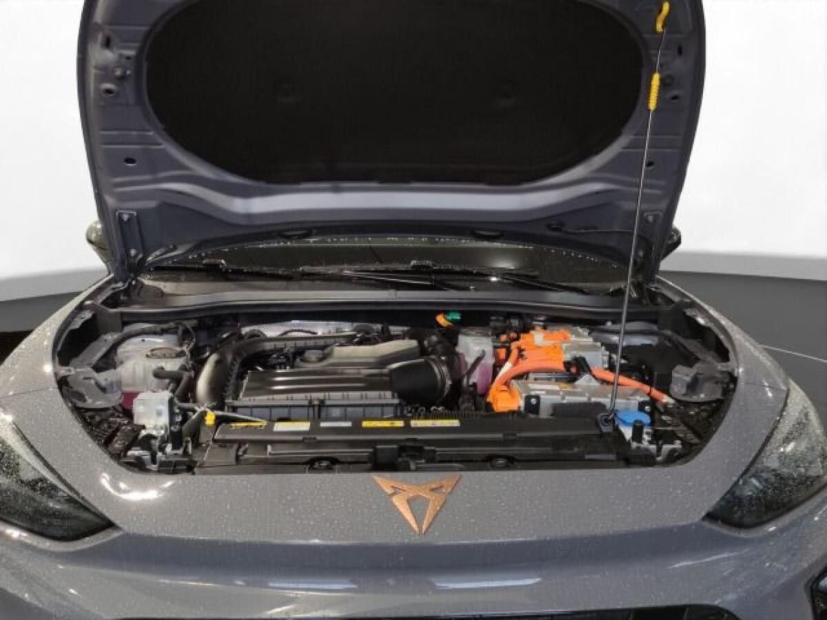 Cupra Leon Sportstourer 1.5 e-HYBRID VZ AHK Sennheiser Cupra Leon Sportstourer 1.5 e-HYBRID VZ AHK Sennheiser