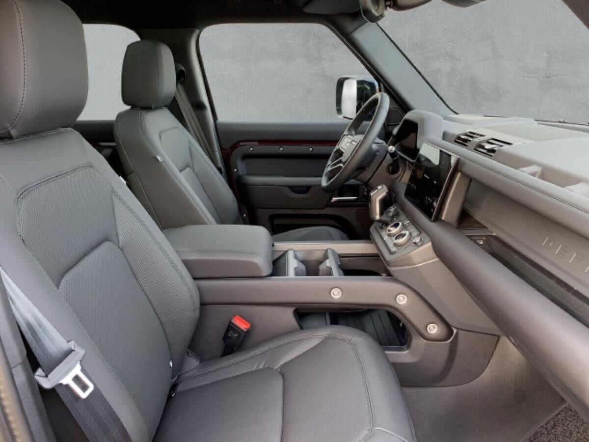 Land Rover Defender 130 D300 X-DYNAMIC SE