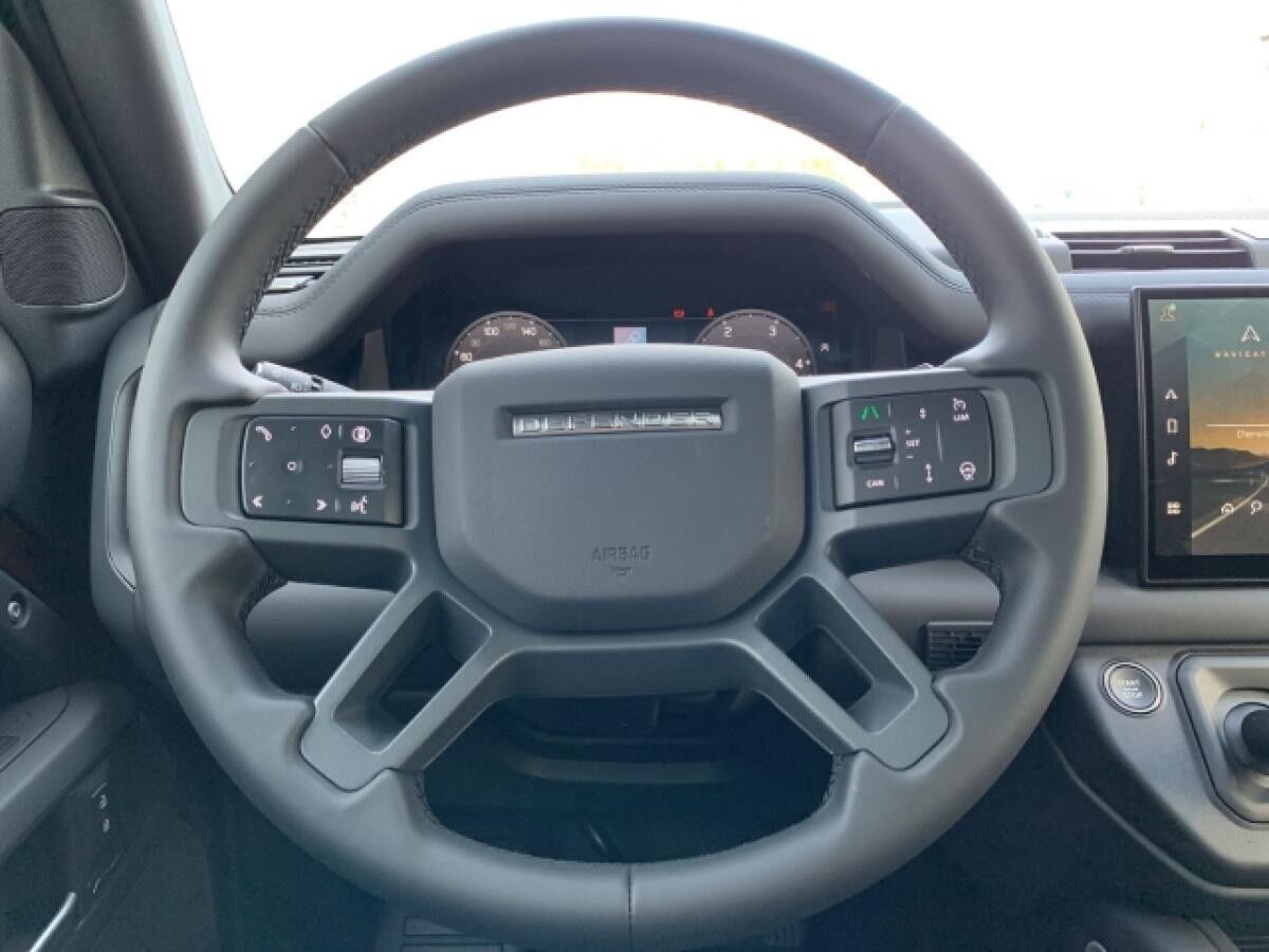 Land Rover Defender 130 D300 X-DYNAMIC SE