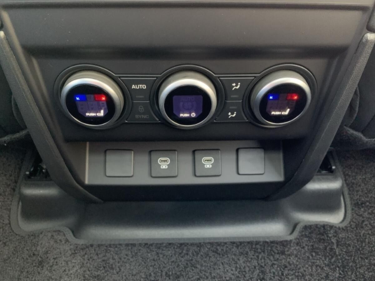 Land Rover Defender 130 D300 X-DYNAMIC SE