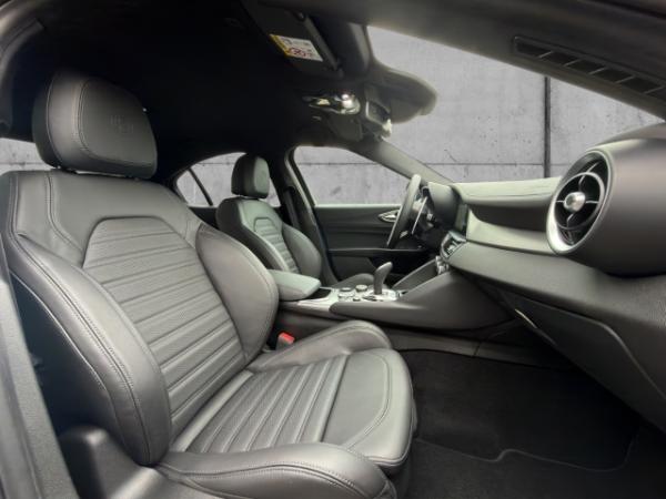 Alfa Romeo Giulia Veloce Q4 2.0 PDC+KAMERA+NAVI+CARPLAY+SHZ