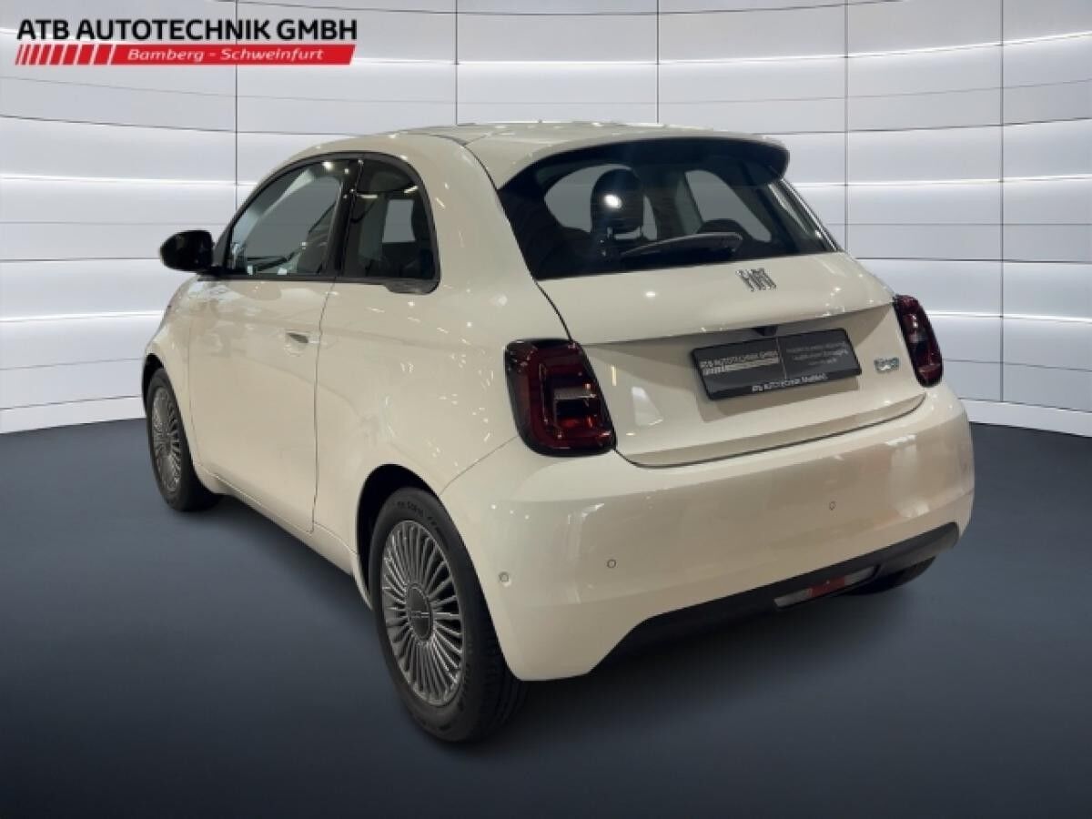 Fiat 500e Christmas Edition Black Deal 23,8 kWh,LMF, Sitzh.Totwinkel