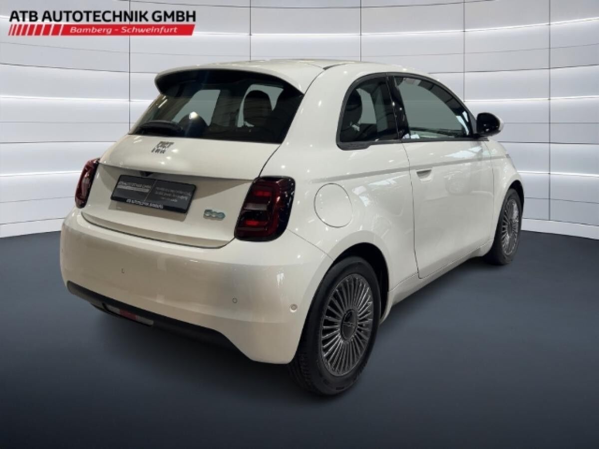 Fiat 500e Christmas Edition Black Deal 23,8 kWh,LMF, Sitzh.Totwinkel