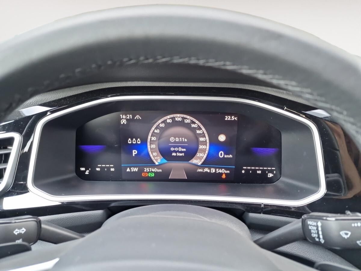 Volkswagen T-Roc 1.5 TSI R-Line 2xKlima ACC AHK AUT Kam.