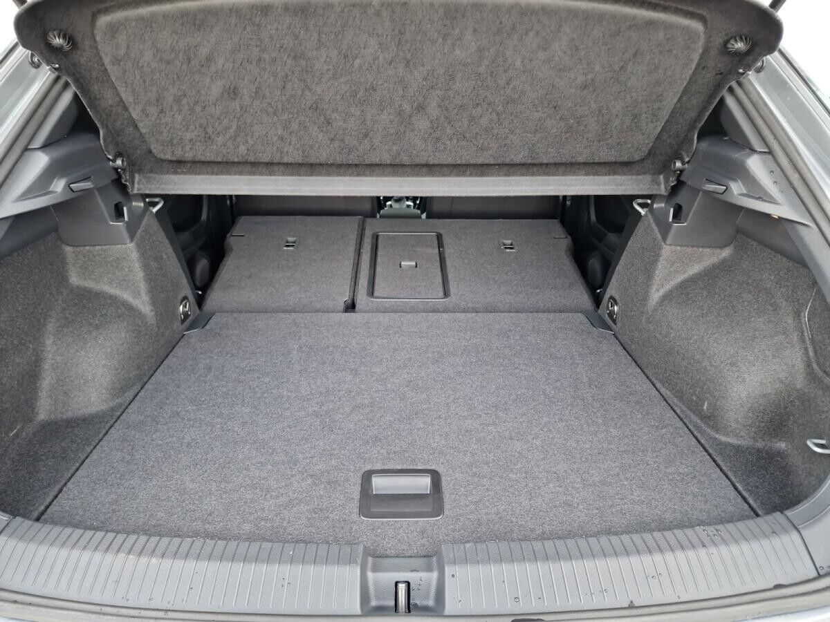 Volkswagen T-Roc 1.5 TSI R-Line 2xKlima ACC AHK AUT Kam.