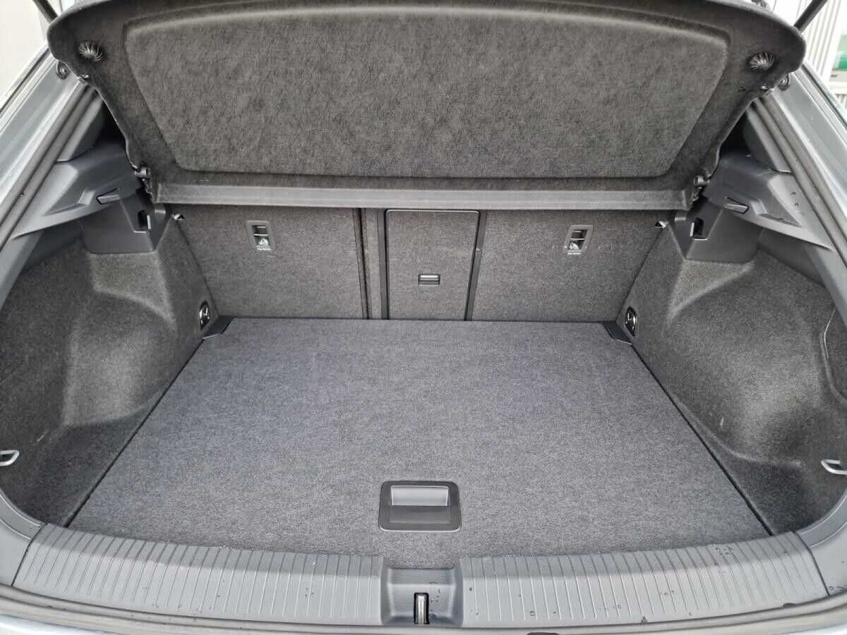 Volkswagen T-Roc 1.5 TSI R-Line 2xKlima ACC AHK AUT Kam.