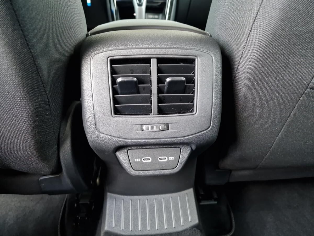 Volkswagen T-Roc 1.5 TSI R-Line 2xKlima ACC AHK AUT Kam.