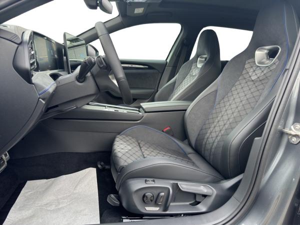 Volkswagen Passat R-Line BLACK STYLE  2.0 TDI 150 PS DSG *MATRIX*AHK*STANDHZG*PANO*HEAD UP*65.185€