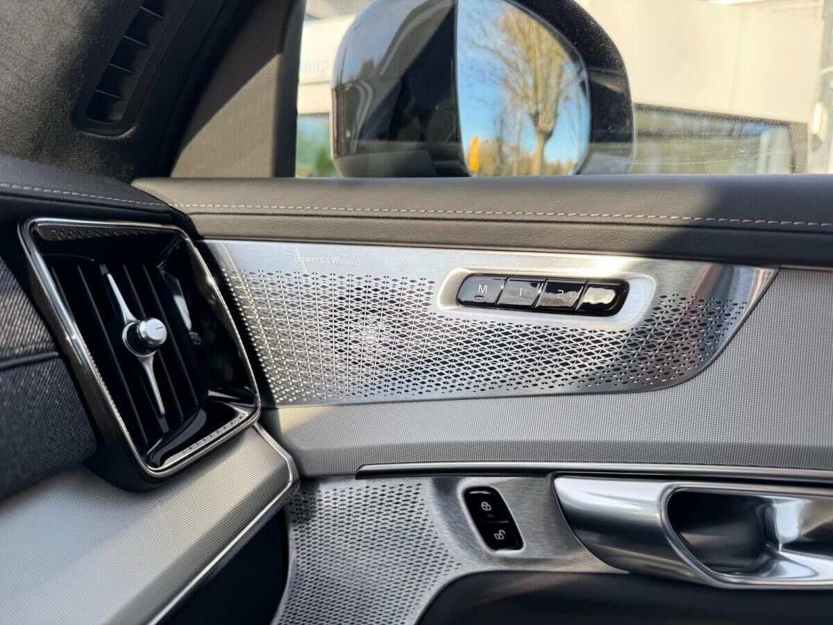 Volvo XC90 T8 AWD ULTRA-BLACK EDITION-Facelift-MJ26-Inkl. Anhängerkupplung!-Sofort lieferbar