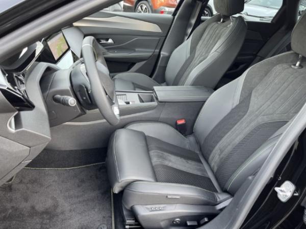 Peugeot 308 SW BlueHDi 130 EAT8 GT AHK-abnehmbar El. Panodach Navi Digitales Cockpit Memory Sitze