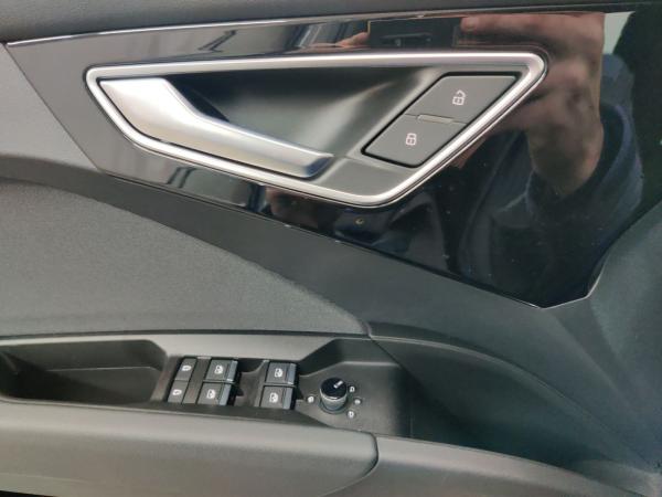 Audi Q4 e-tron 35 AHK/Matrix/HuD/Navi+/RFK/01.30Garantie