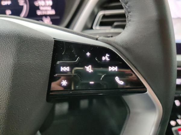 Audi Q4 e-tron 35 AHK/Matrix/HuD/Navi+/RFK/01.30Garantie