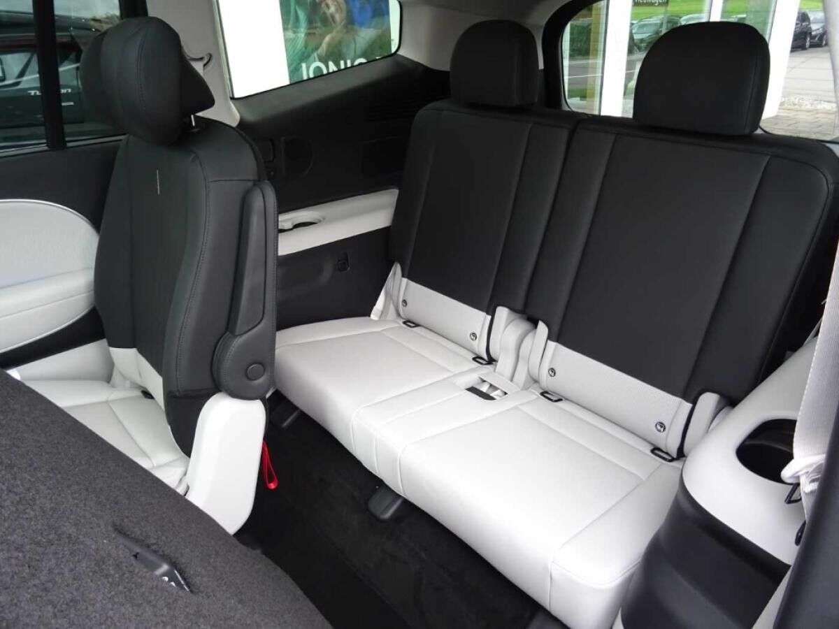 Hyundai IONIQ 9 6-Sitzer (MY26) 110 kWh (307 PS) AWD UNIQ Panorama-Glas-Schiebedach, Relax-Paket